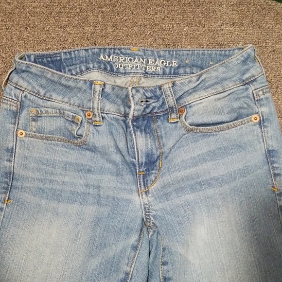 American Eagle light wash jeans size 2 short - Picture 1 of 3